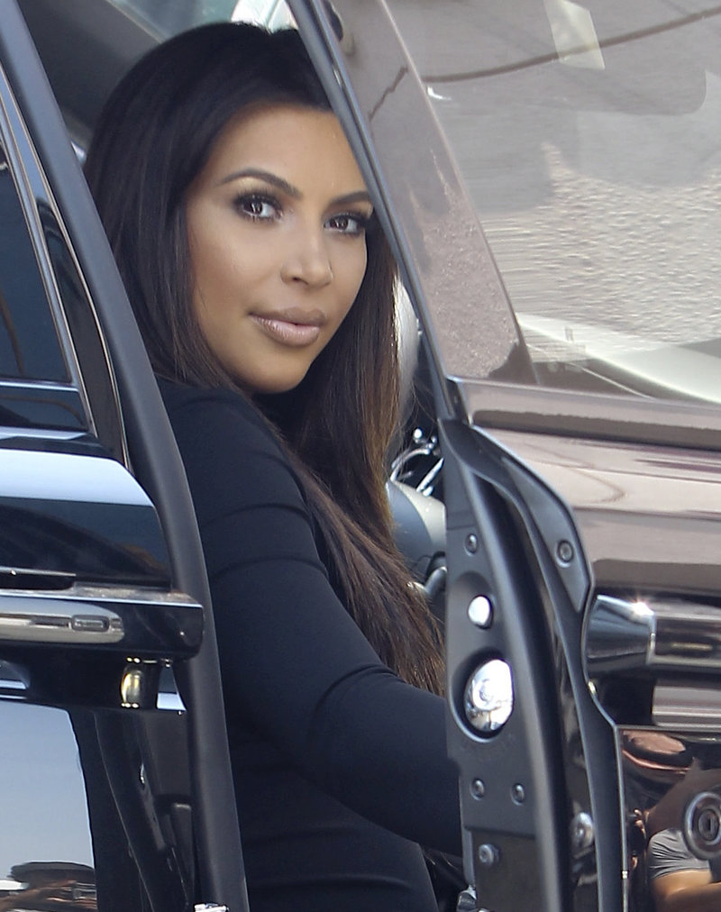 Kim Kardashian - Spotted inside a Rolls Royce in Los Angeles (31.05.2013) 