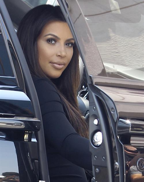 Kim Kardashian - Spotted inside a Rolls Royce in Los Angeles (31.05.2013) 