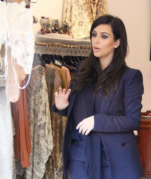 Kim Kardashian - Shops for lingerie at the the Curve Boutique in Los Angeles (05.02.2013) 