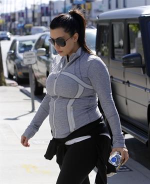 Kim Kardashian - Heads to the gym in Studio City (16.04.2013) 