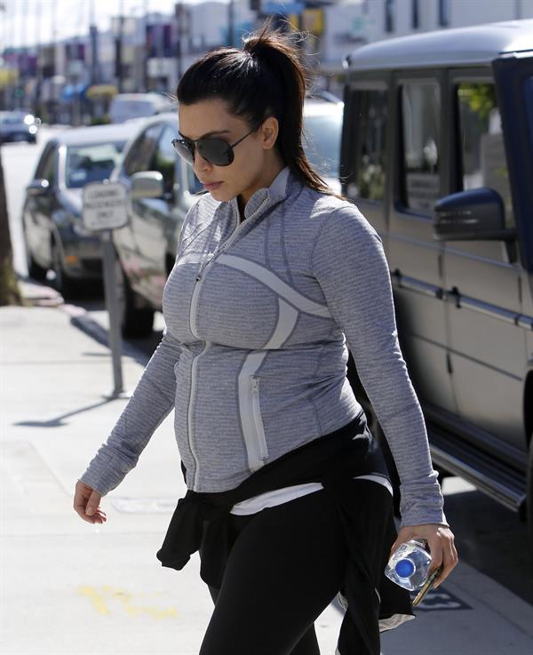 Kim Kardashian - Heads to the gym in Studio City (16.04.2013) 