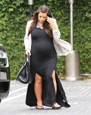 Kim Kardashian - Moves her growing baby bump through Los Angeles (03.06.2013) 