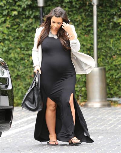 Kim Kardashian - Moves her growing baby bump through Los Angeles (03.06.2013) 
