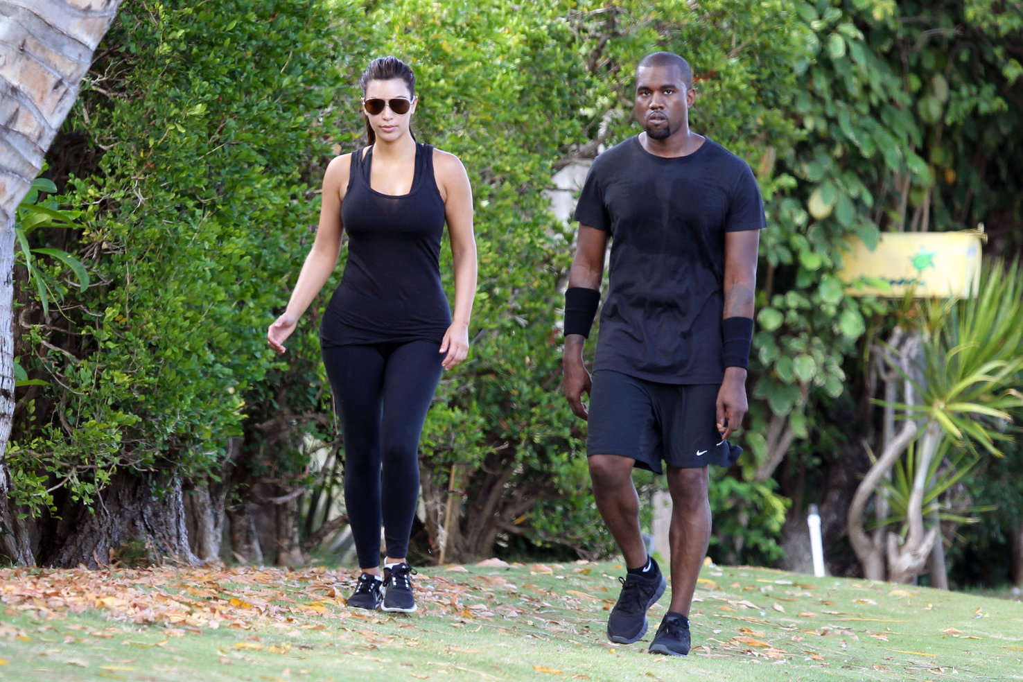 Kim Kardashian and Kanye West Walk in Beverly Hills 11 August 2012 