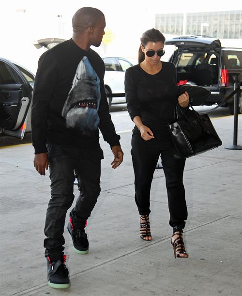 Kim Kardashian and Kanye West JFK airport in New York - 09 August 2012 