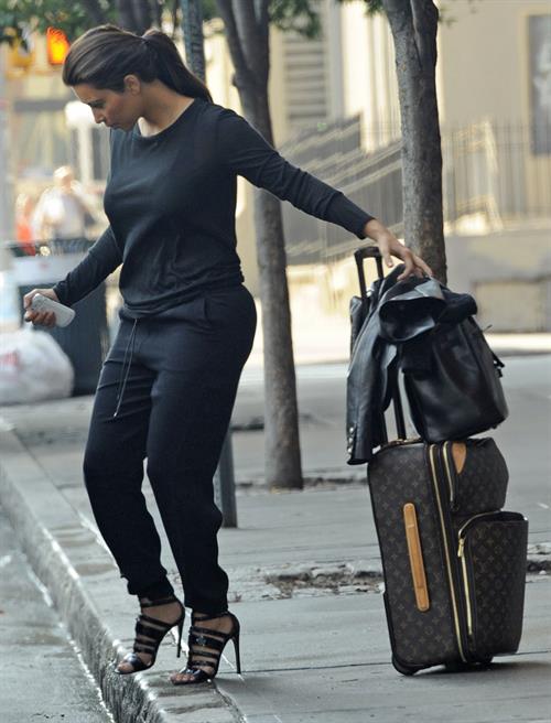Kim Kardashian and Kanye West JFK airport in New York - 09 August 2012 