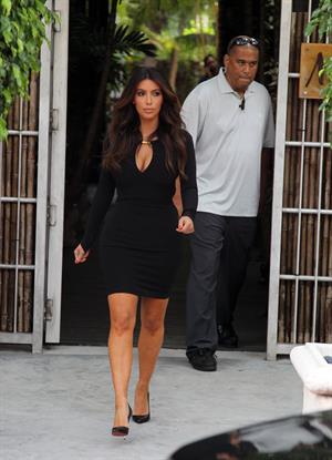 Kim Kardashian Leaving a photoshoot in Miami (October 10, 2012) 