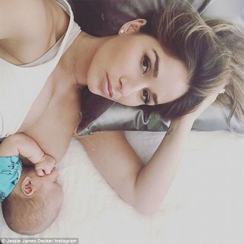 Jessie J Pictures Jessie James Decker breastfeeding