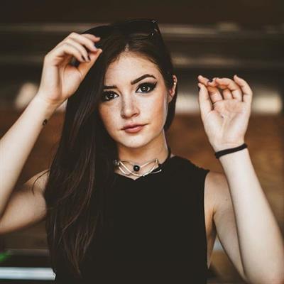 Chrissy Costanza Pictures Chrissy Costanza