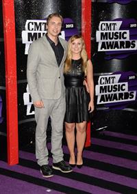Kristen Bell at the 2013 CMT Music Awards in Nashville - June 5, 2013 