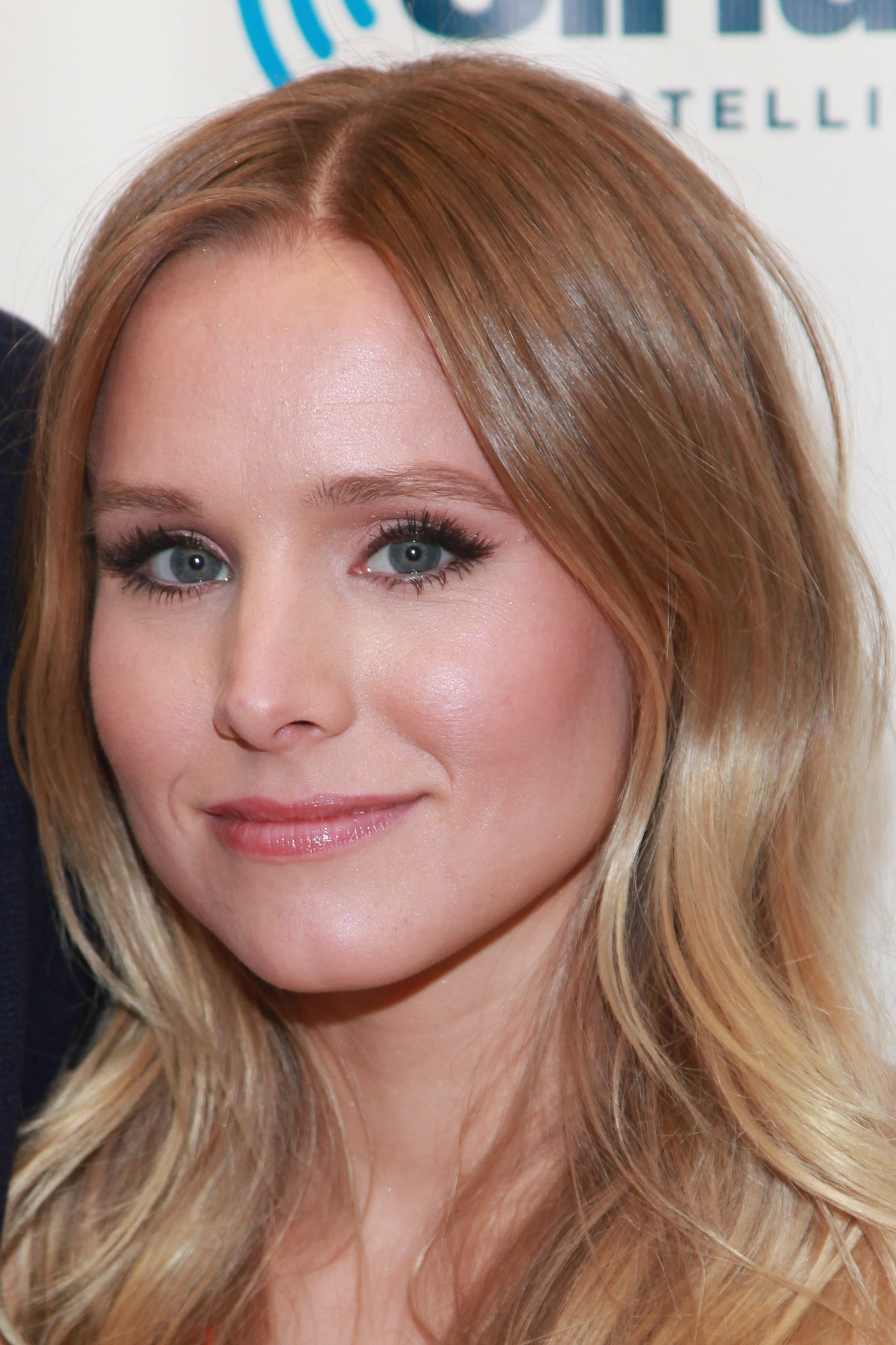 Kristen Bell Pictures. Kristen Bell - Visits the SiriusXM Studios in ...