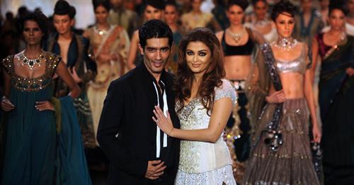Aishwarya Rai Manish Malhotra Creations during hdil India Couture week in Mumbai on October 6, 2010 