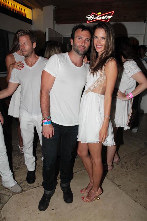 Alessandra Ambrosio - Cafe La Mosique, Brasil 1/1/13  