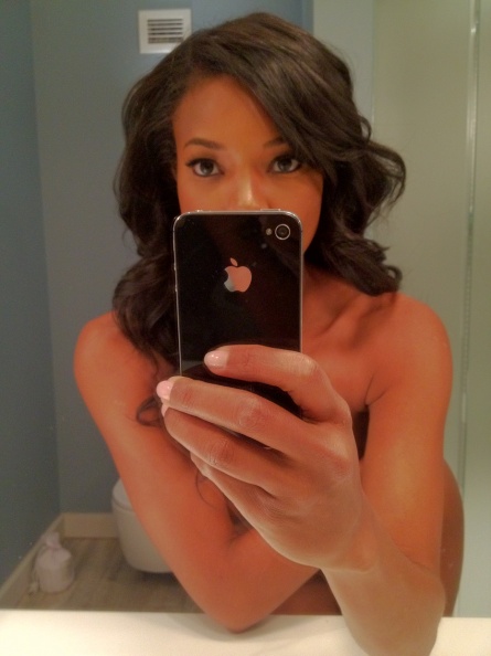 Gabrielle Union taking a selfie