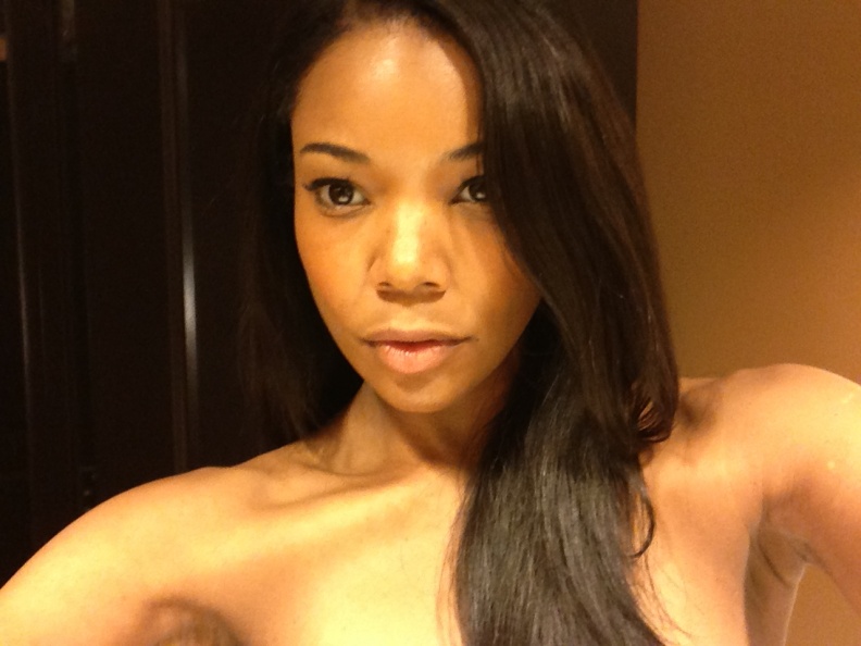 Gabrielle Union taking a selfie