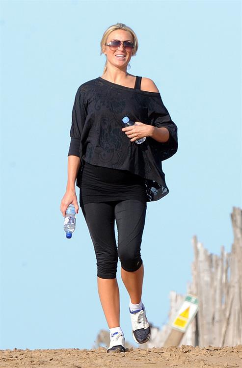 Alex Curran - Personal training session on a beach on September 19, 2011