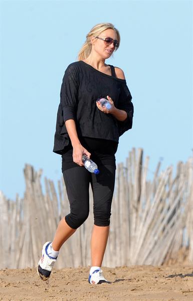 Alex Curran - Personal training session on a beach on September 19, 2011