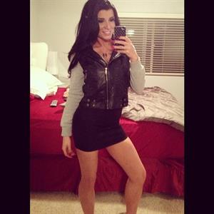 Romi Rain taking a selfie