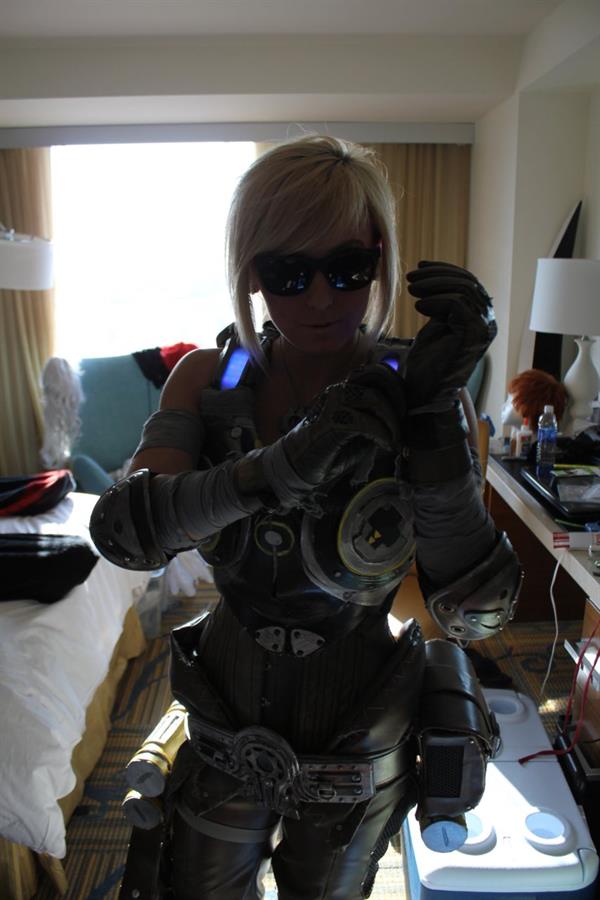 Jessica Nigri as Anya Stroud 