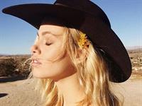 Hailey Clauson Sports Illustrated 2015 in body paint