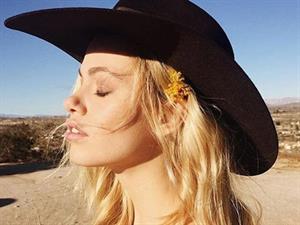 Hailey Clauson Sports Illustrated 2015 in body paint