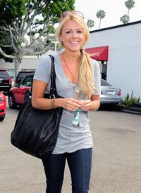 Ali Fedotowsky drops off her Mini Copper at Avon Rent a Car in Beverly Gills on July 1, 2010