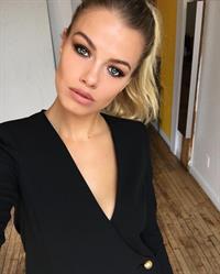 Hailey Clauson taking a selfie