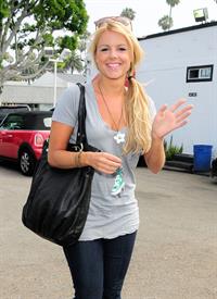 Ali Fedotowsky drops off her Mini Copper at Avon Rent a Car in Beverly Gills on July 1, 2010