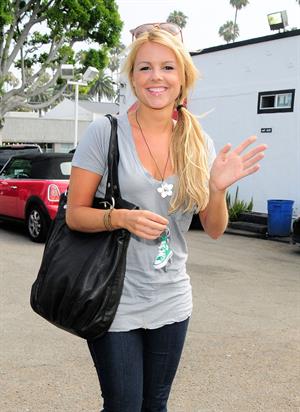 Ali Fedotowsky drops off her Mini Copper at Avon Rent a Car in Beverly Gills on July 1, 2010