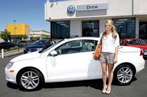 Ali Fedotowsky shops for a new car in San Diego on August 20, 2010 