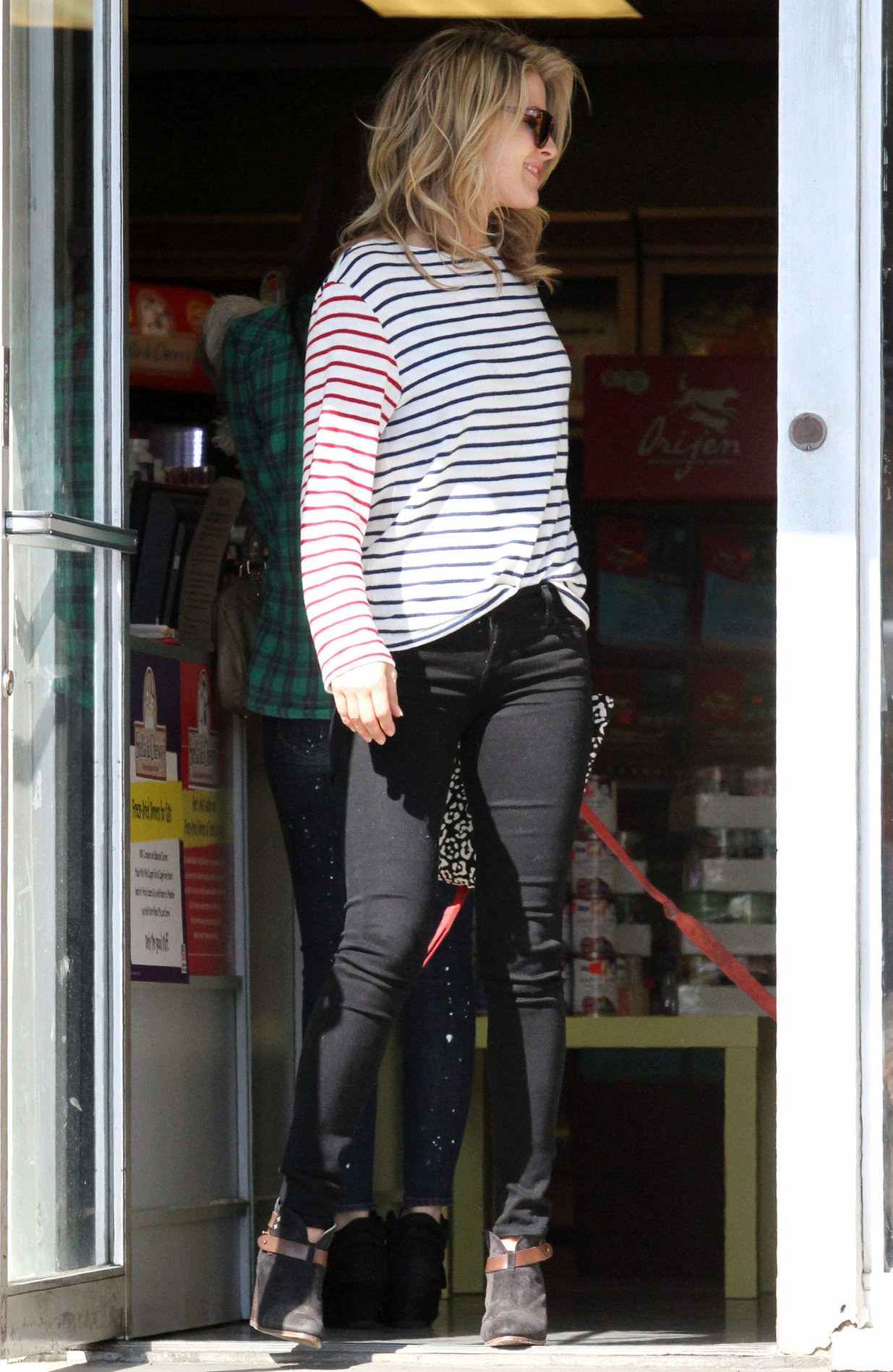Ali Larter at the dog groomers in Los Angeles 10/22/13  
