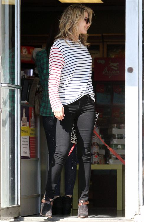 Ali Larter at the dog groomers in Los Angeles 10/22/13  