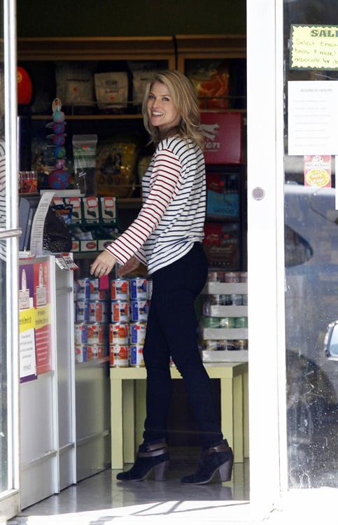 Ali Larter at the dog groomers in Los Angeles 10/22/13  