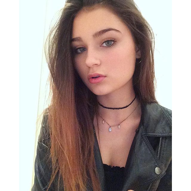 Sophi Knight taking a selfie