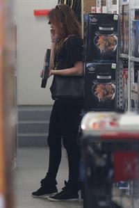 Alyson Hannigan Goes shopping in Santa Monica (November 7, 2013) 