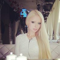 Valeria Lukyanova taking a selfie