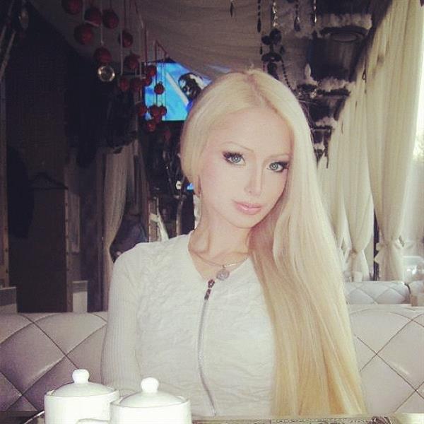 Valeria Lukyanova taking a selfie