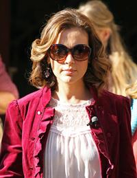 Alyssa Milano Extra at the Grove in Los Angeles November 30, 2010