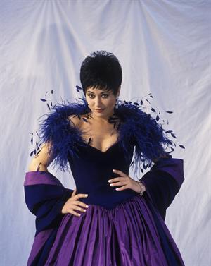 Amanda Mealing Photoshoots  