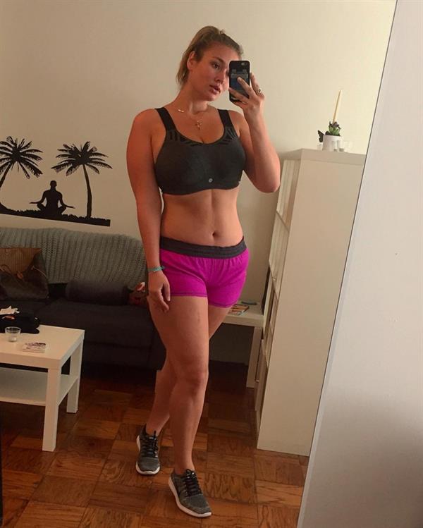 Hunter McGrady taking a selfie