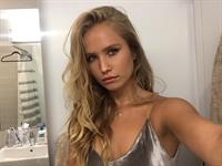 Sailor Brinkley Cook taking a selfie