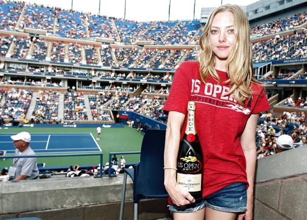 Amanda Seyfried attends the moet suite at the us open sept 5 2011 