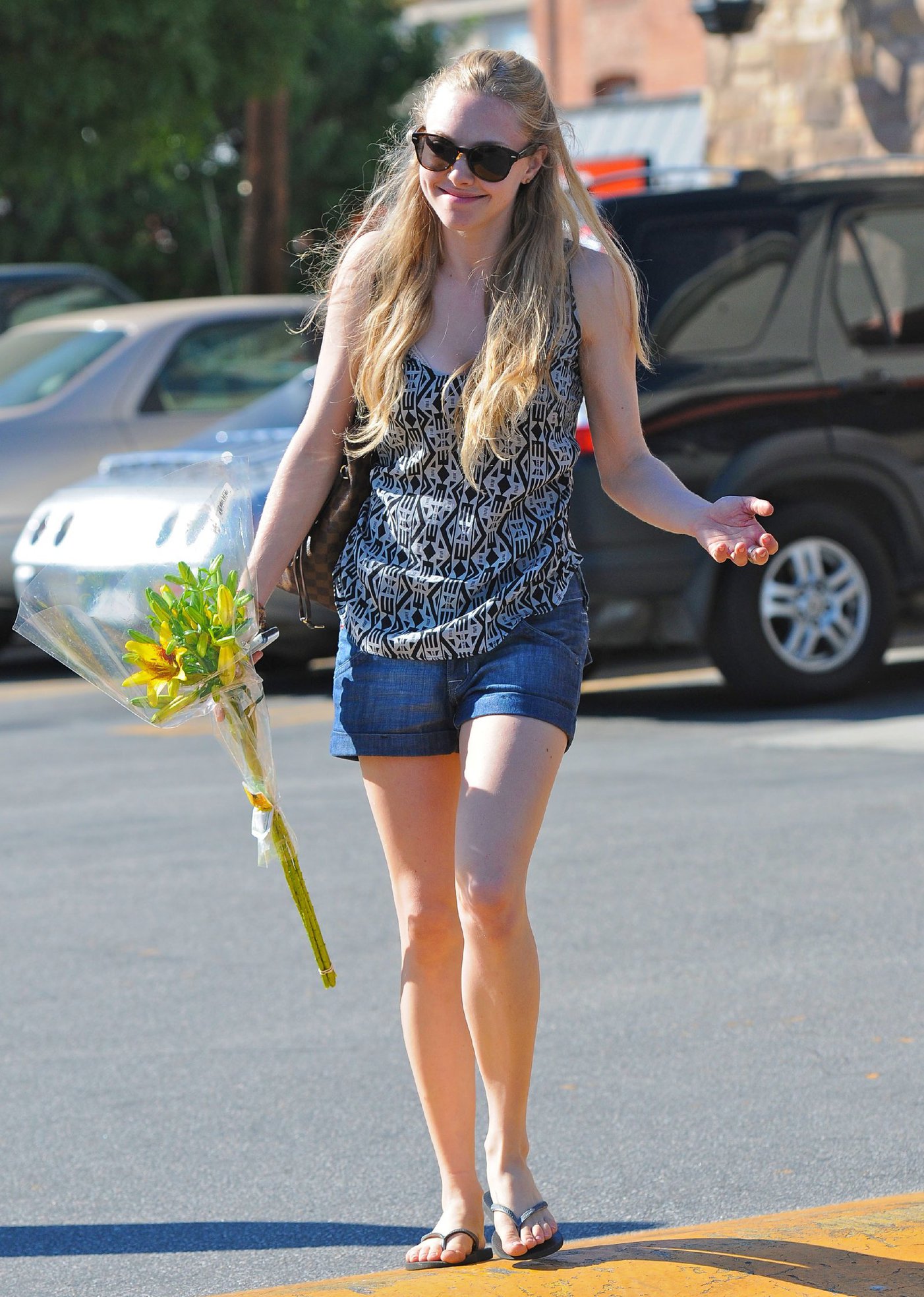 Amanda Seyfried picks up some flowers in Hollywood on October 10, 2010