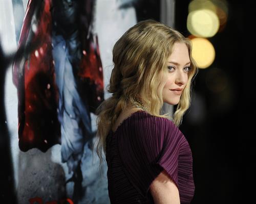Amanda Seyfried Los Angeles premiere of Red Riding Hood at Graumans Chinese Theatre on March 7, 2011