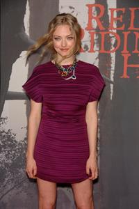 Amanda Seyfried Los Angeles premiere of Red Riding Hood at Graumans Chinese Theatre on March 7, 2011