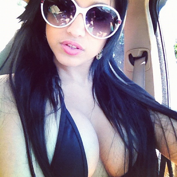 Abella Anderson taking a selfie