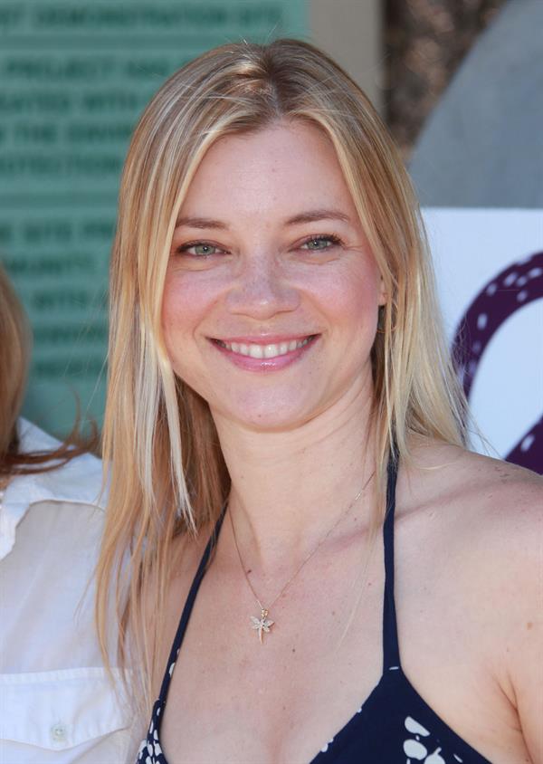 Amy Smart Environmental Media Assoc Organic Garden Lunch in Los Angeles on May 26, 2010 