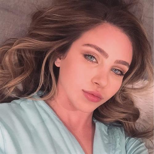 Ryan Newman taking a selfie