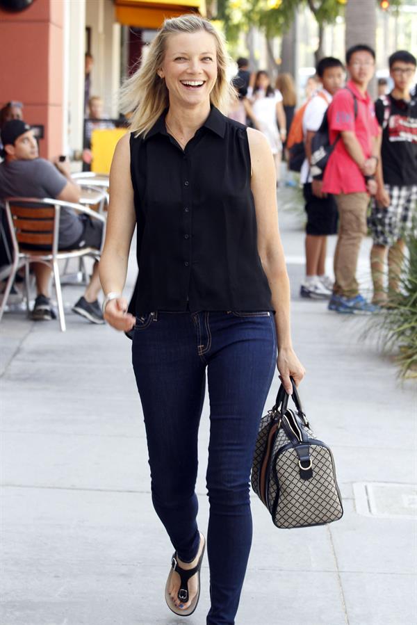 Amy Smart - Leaving The Farm after having lunch in Los Angeles - August 1, 2012