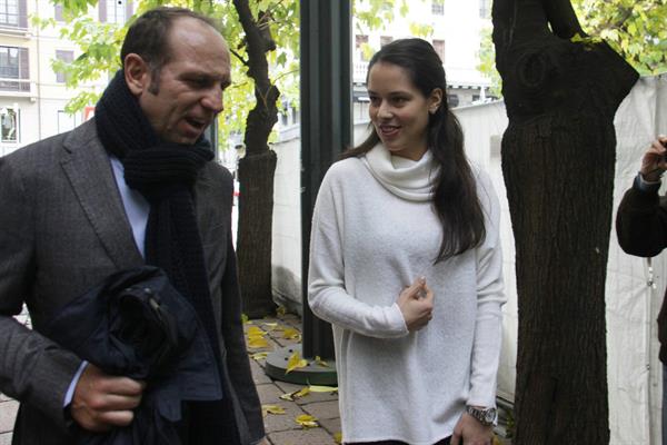 Ana Ivanovic Enjoys a stroll in Milan November 30, 2012  